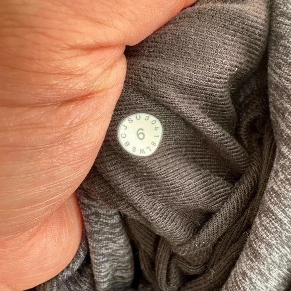 Lululemon Ready to Rulu Jogger 29”
Heathered Raceway Grey / Black size 6 - Picture 9 of 13